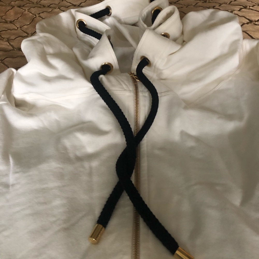 Versace Roses Insignia Design Sweat Shirt - Picture 13 of 13